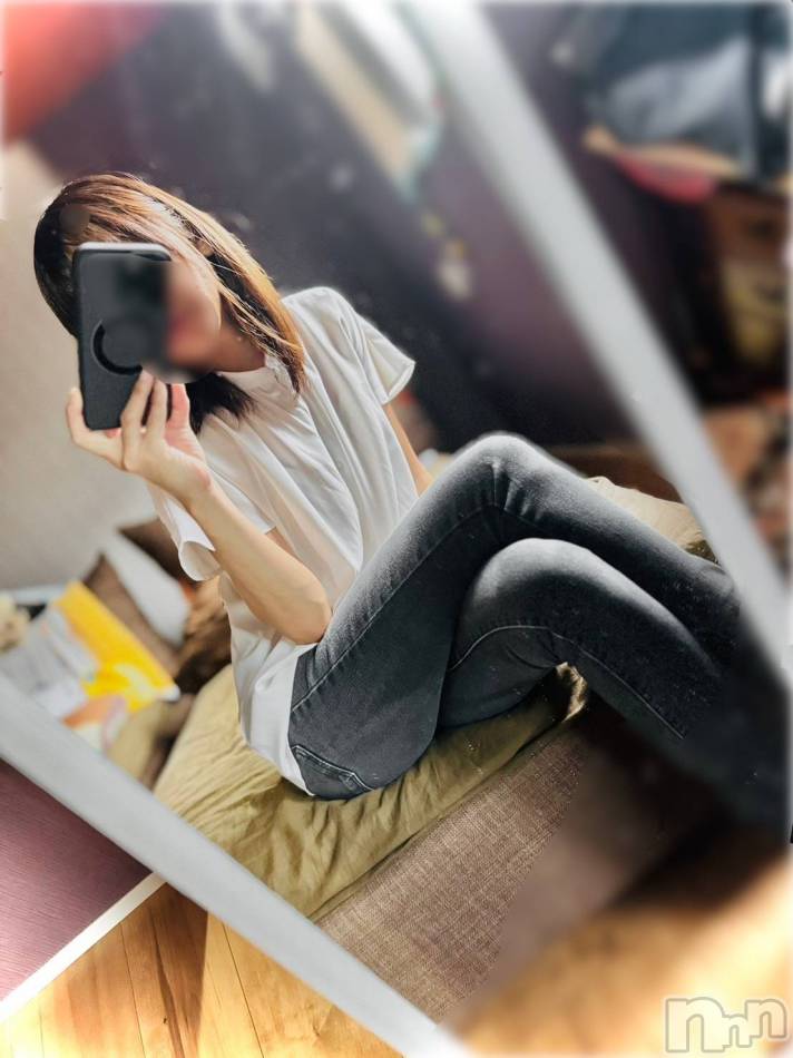 長岡人妻デリヘル(ナガオカヒトヅマイチ)の2024年7月19日お店速報「大人気！ななみさん、これから行けますよ(✿︎´ ꒳ ` )」