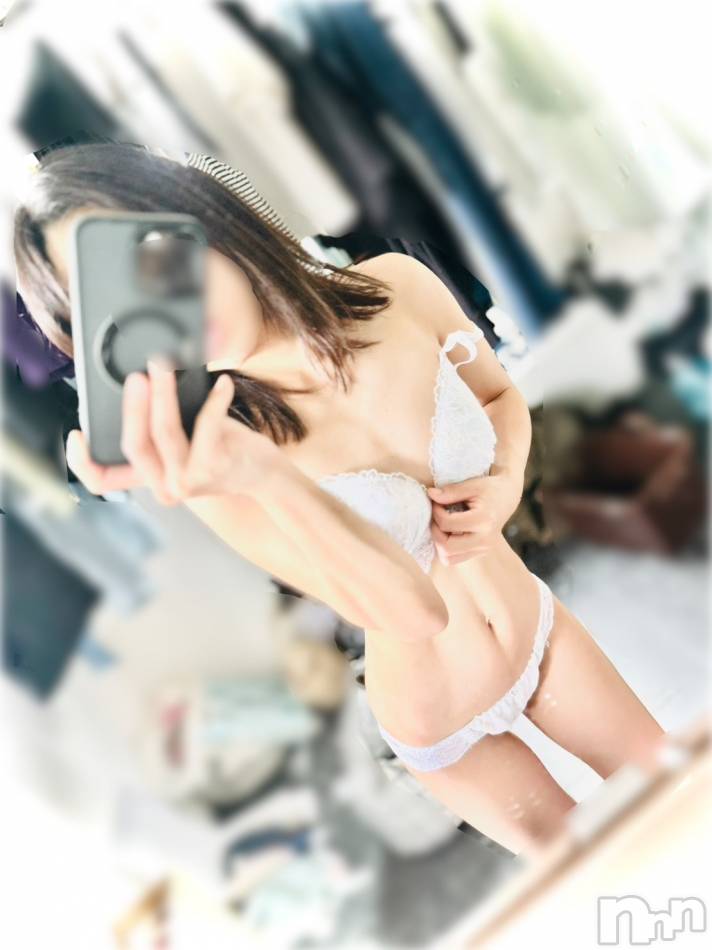 長岡人妻デリヘル(ナガオカヒトヅマイチ)の2025年3月26日お店速報「【ななみさん】すぐご案内！」