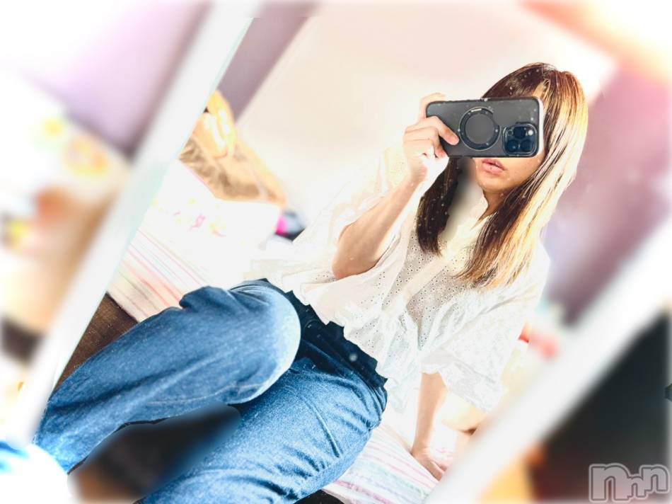 長岡人妻デリヘル(ナガオカヒトヅマイチ)の2025年4月22日お店速報「ななみさん次回11時20分★ご予約受付中です♥️」