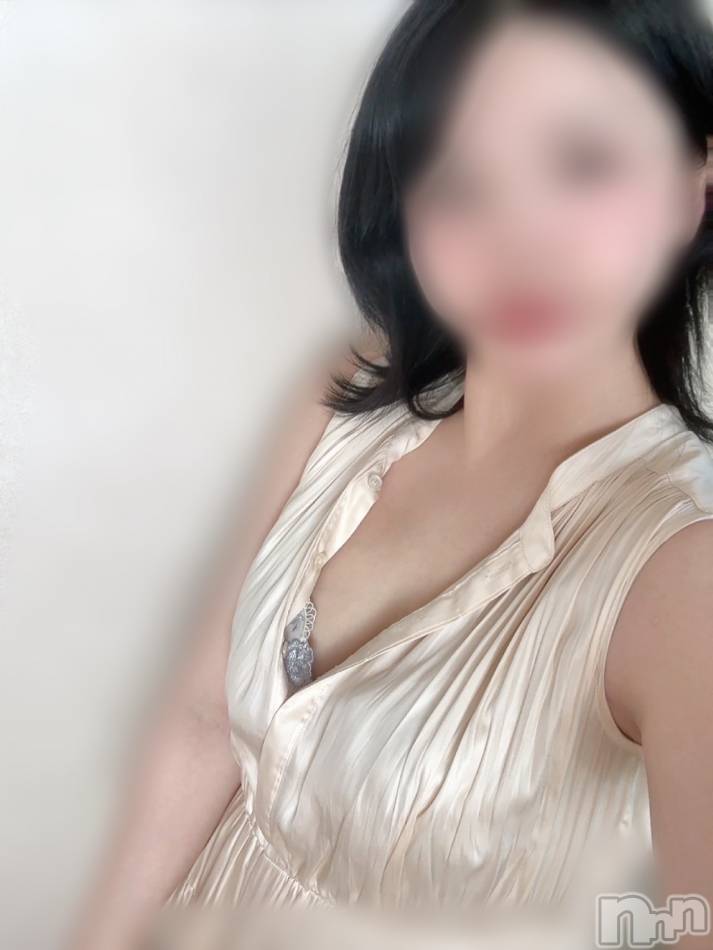 長岡デリヘル(ナガオカヒトヅマイチ)の2025年11月16日お店速報「明日の御予約受付中です★」