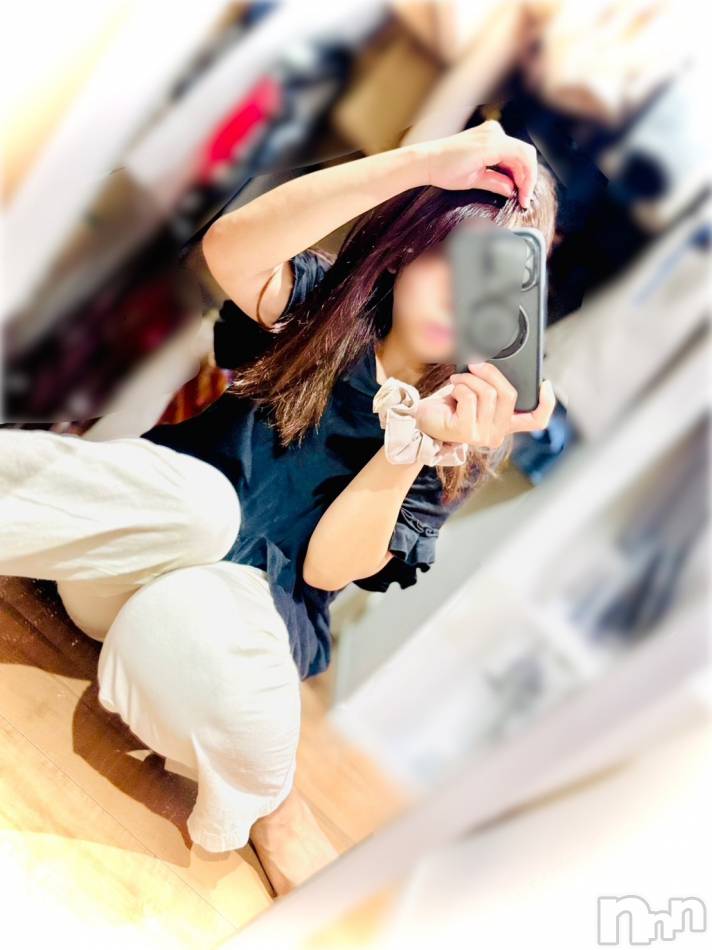 長岡デリヘル(ナガオカヒトヅマイチ)の2025年12月17日お店速報「【23:40現在】60分12,000円～！地元奥様と♥」