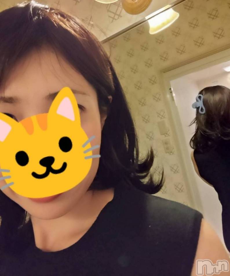 長岡デリヘル(ナガオカヒトヅマイチ)の2026年2月24日お店速報「大人気の『ひかり』さん、残り1枠となります。」