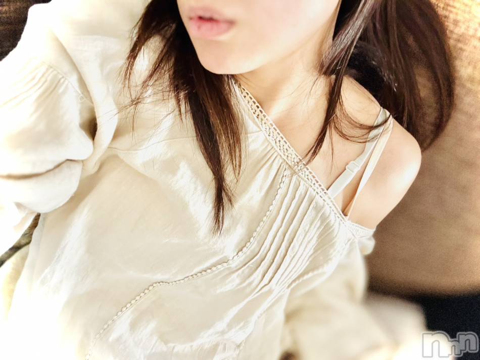 長岡デリヘル(ナガオカヒトヅマイチ)の2026年2月27日お店速報「スレンダーでおしとやかな『ななみ』さん。すぐ伺えます！」