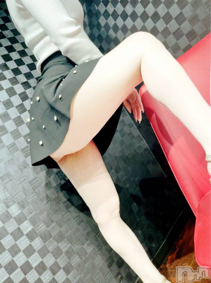 長岡デリヘル(ナガオカヒトヅマイチ)の2026年3月21日お店速報「美人なのに気取らない『れいか』さん。残り枠2名様。」