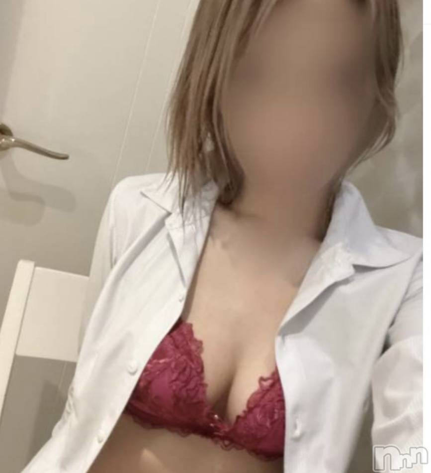 長岡デリヘル(ナガオカヒトヅマイチ)の2026年4月22日お店速報「密着マッサージは｢せりか｣さんの十八番。病みつき間違いなし！」