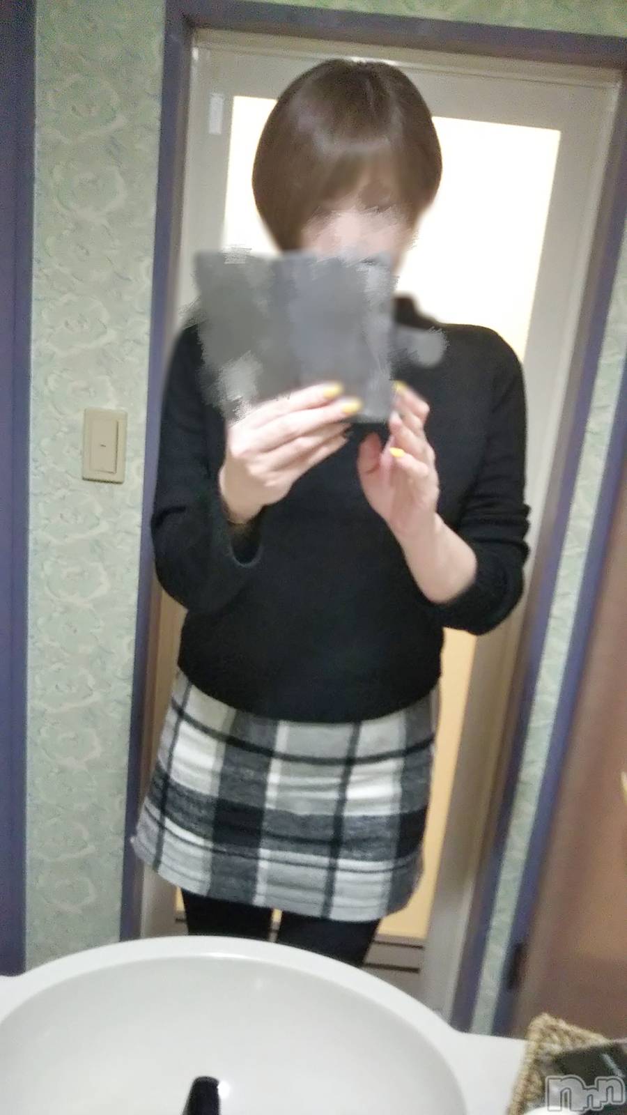 長岡デリヘル長岡人妻市(ナガオカヒトヅマイチ)ゆきな『美人過ぎてごめんなさい』(39)の2020年12月9日写メブログ「なに？なに？」