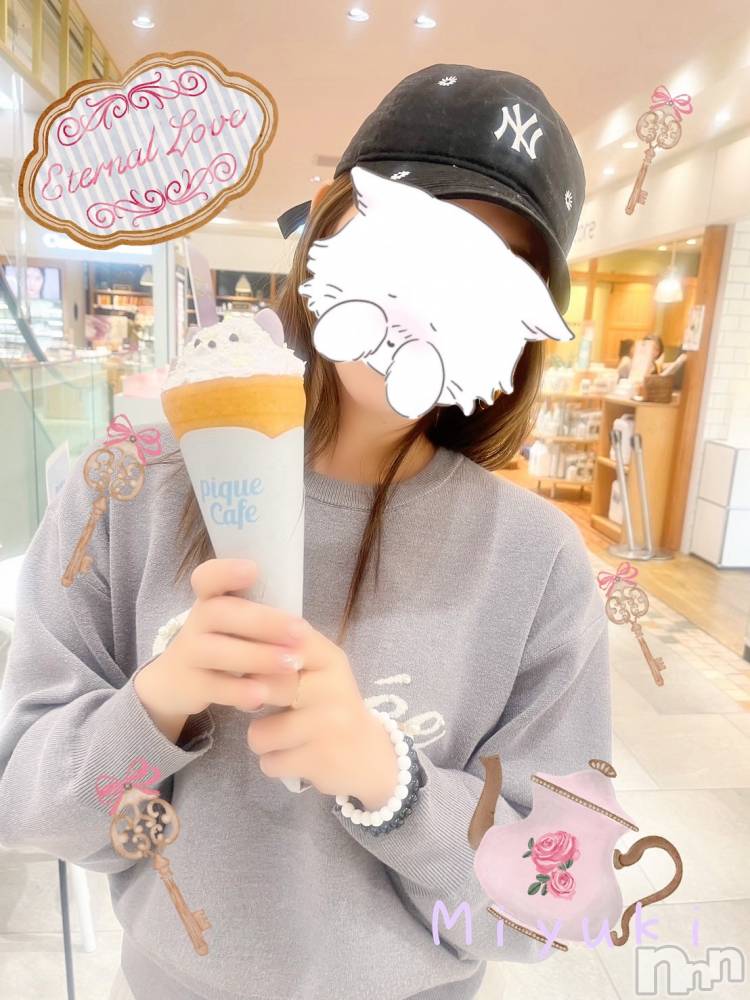 新潟人妻デリヘルLOVE AFFAIR～秘密のデート(ラブアフェア～ヒミツノデート) 美雪さん【♪♪♪】(35)の11月1日写メブログ「また1話から見直してるよ🥳」