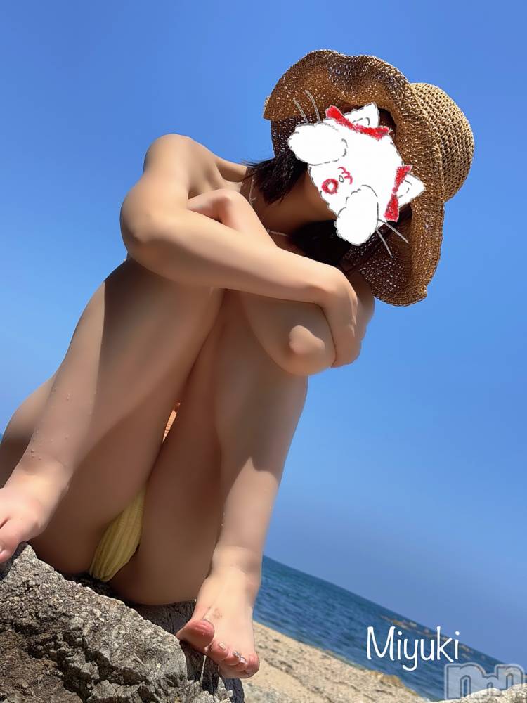 新潟人妻デリヘルLOVE AFFAIR～秘密のデート(ラブアフェア～ヒミツノデート) 美雪さん【♪♪♪】(35)の8月1日写メブログ「本日(８月１日金曜日)の空き枠情報です🌻💛」