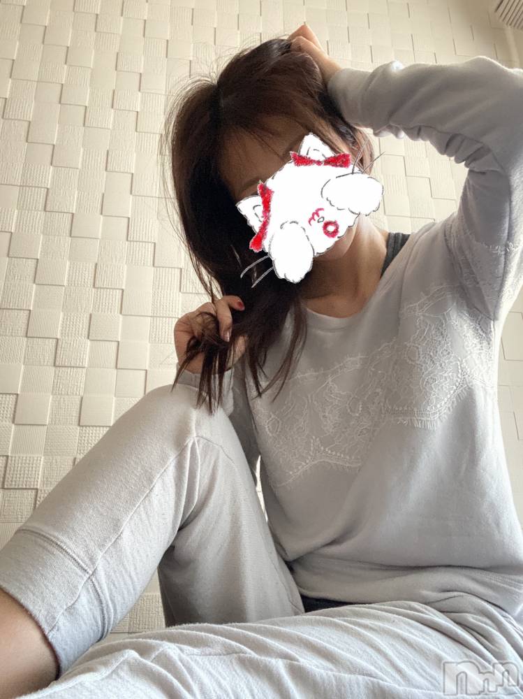 新潟人妻デリヘルLOVE AFFAIR～秘密のデート(ラブアフェア～ヒミツノデート) 美雪さん【♪♪♪】(35)の11月4日写メブログ「おはようございます♡寝起きです♡笑」