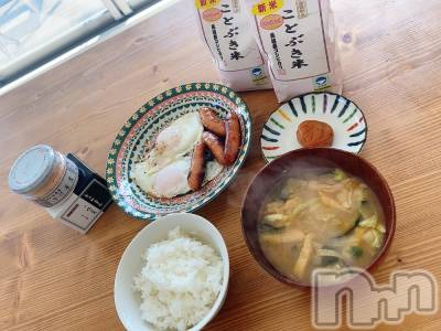 新潟デリヘル LOVE AFFAIR～秘密のデート(ラブアフェア～ヒミツノデート) 美雪さん【♪♪♪】(35)の11月16日写メブログ「美味しいお米に…鮭～♡*.+ﾟ」