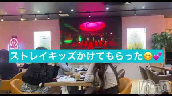 美雪さん【♪♪♪】の動画 新大久保のカフェで🥳