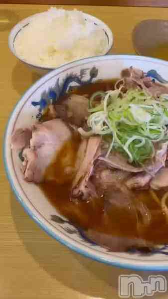 美雪さん【♪♪♪】の動画 ブラックラーメン食べに行ったよ🥳