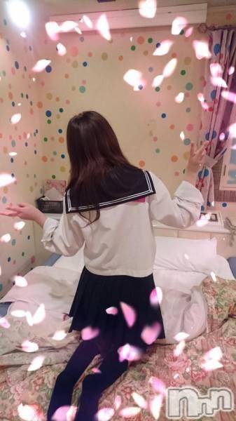 三条デリヘル(ブルームーン)の2017年12月22日お店速報「こんな子とクリスマス過ごせたら・・・なんて今夜も妄想膨らむブルームーン。」