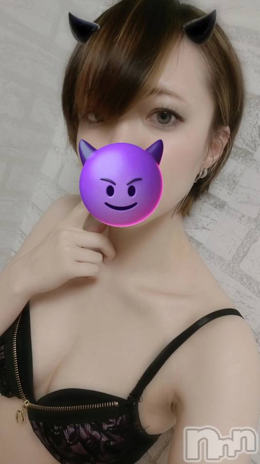 三条デリヘル(ブルームーン)の2025年7月18日お店速報「🍓👑みうちゃん23:30～ご案内可能です」