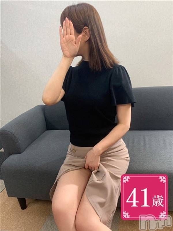 長野人妻デリヘル(カンジュクマダム)の2023年4月19日お店速報「次回出勤4/24(月)決定！面接官も絶賛の逸材が入店。」