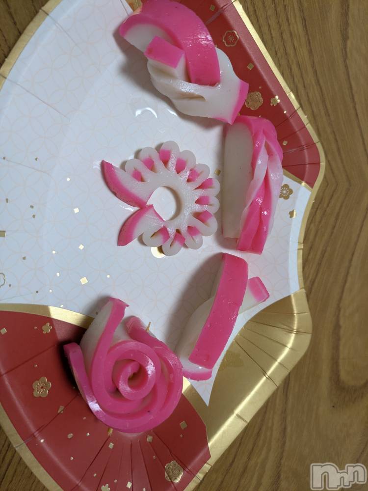 上越デリヘルらぶ妻　～新潟の人妻が集う店～(ラブツマ) 立花なお★小柄M女(49)の1月6日写メブログ「かまぼこ飾り切りしてみました✌️」