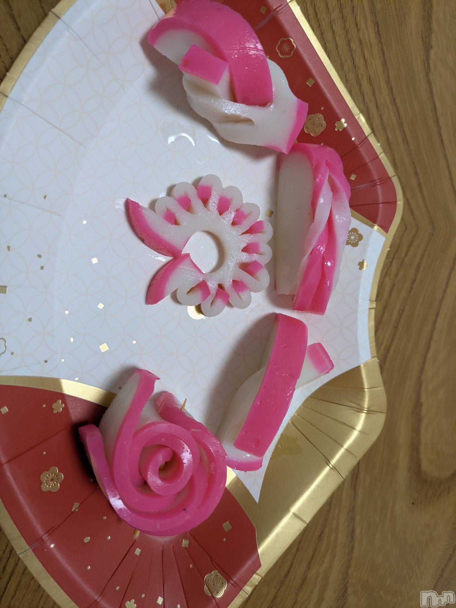 上越デリヘルらぶ妻　～新潟の人妻が集う店～(ラブツマ)立花なお★小柄M女(49)の2026年1月6日写メブログ「かまぼこ飾り切りしてみました✌️」