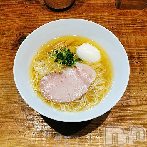 松本発ぽっちゃり(ポッチャリオネエサンセンモンポチャジョシ)の2022年6月28日お店速報「月曜はお休み。東京町田の塩ラーメン『進化』へGO！」