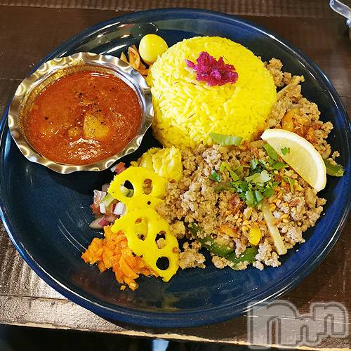 松本発ぽっちゃり(ポッチャリオネエサンセンモンポチャジョシ)の2023年3月16日お店速報「今日はお休み。松本城近くのカレー『がねいしゃ』に行こうかどうしようか。」