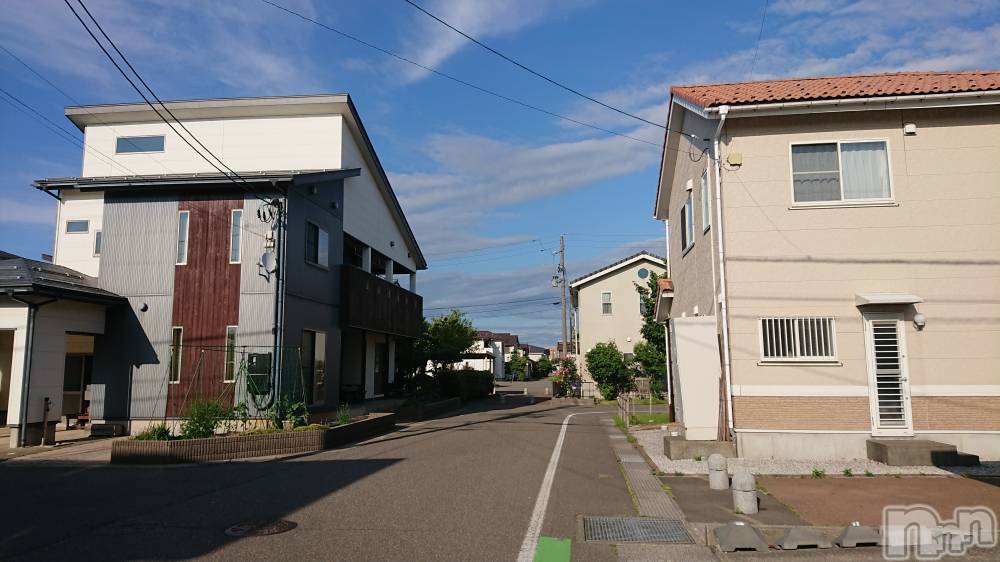 長岡デリヘル人妻楼　長岡店(ヒトヅマロウ　ナガオカテン) なな(43)の6月9日写メブログ「近所の裏道？」