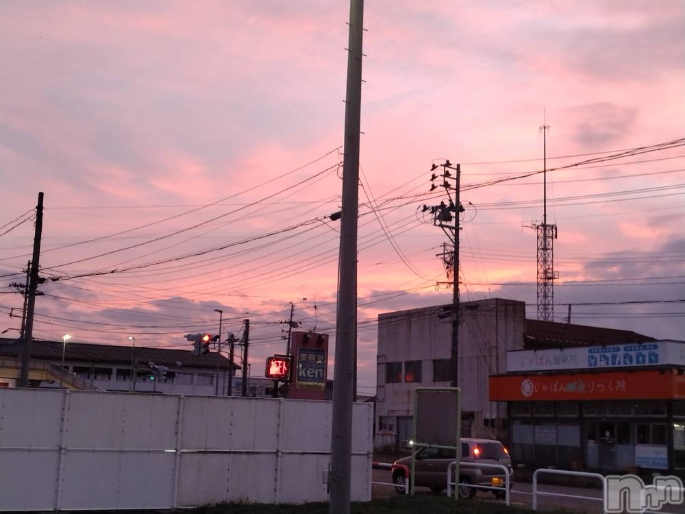 長岡デリヘル人妻楼　長岡店(ヒトヅマロウ　ナガオカテン) なな(43)の9月29日写メブログ「夕方の長岡」