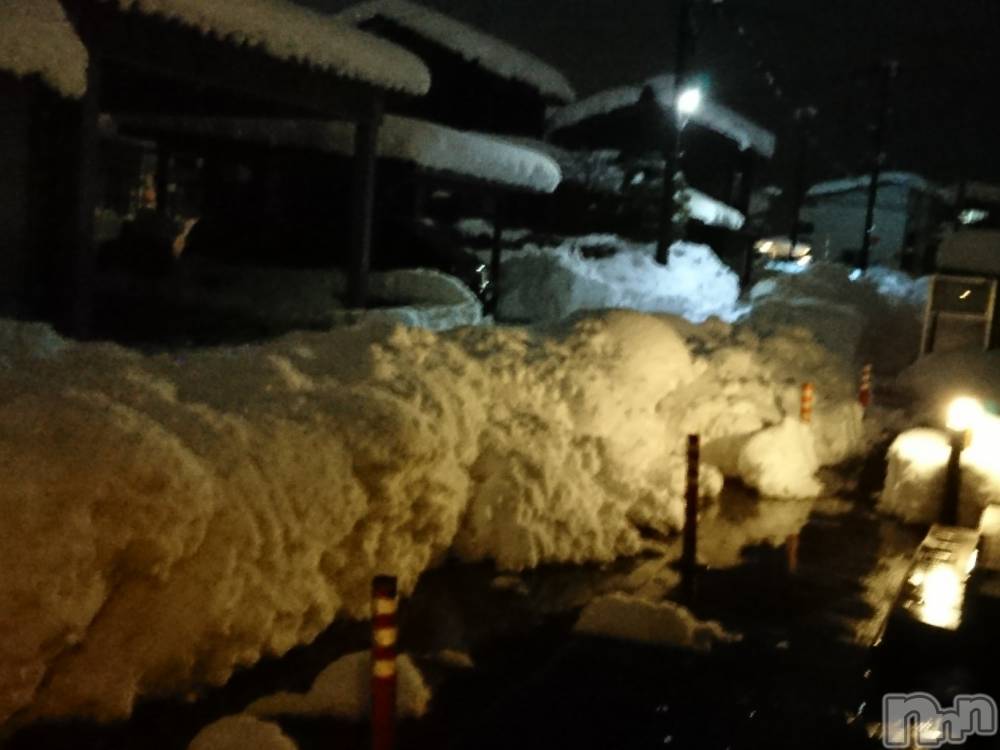 長岡デリヘル人妻楼　長岡店(ヒトヅマロウ　ナガオカテン) なな(43)の1月3日写メブログ「雪で車が…」