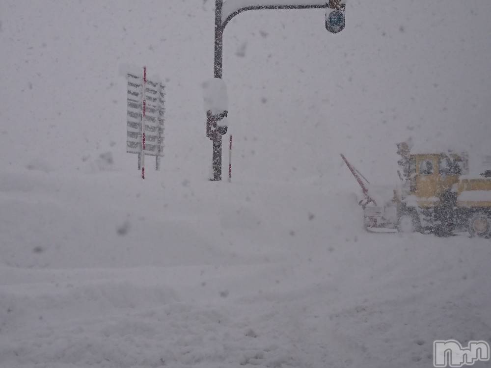 長岡デリヘル人妻楼　長岡店(ヒトヅマロウ　ナガオカテン) なな(43)の12月31日写メブログ「まだ積もるね！」