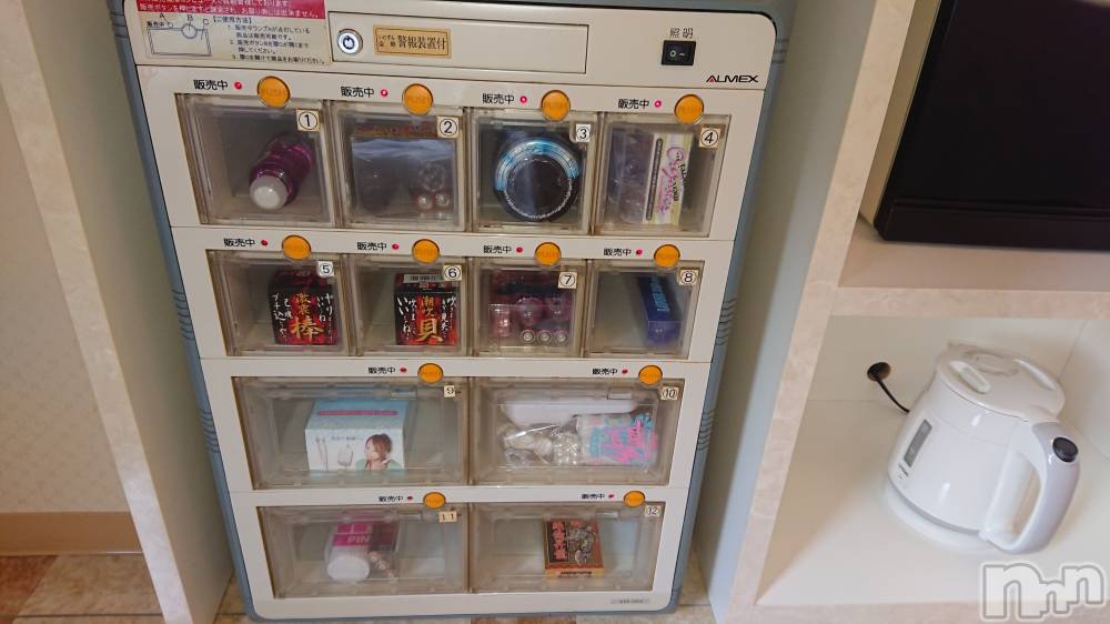 長岡デリヘル人妻楼　長岡店(ヒトヅマロウ　ナガオカテン) なな(43)の5月28日写メブログ「ラブホの自販機」
