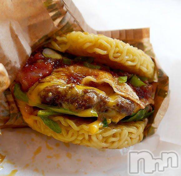 長岡デリヘル人妻楼　長岡店(ヒトヅマロウ　ナガオカテン)なな(43)の2018年5月27日写メブログ「ラーメンバーガー」