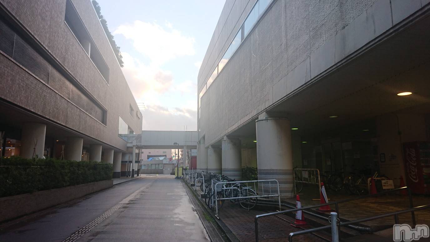 長岡デリヘル人妻楼　長岡店(ヒトヅマロウ　ナガオカテン)なな(43)の2022年12月14日写メブログ「外が」