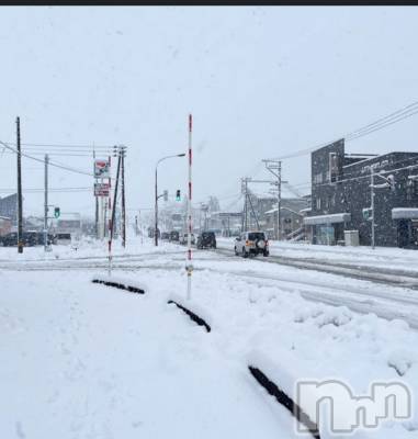 長岡デリヘル 人妻楼　長岡店(ヒトヅマロウ　ナガオカテン) なな(43)の11月25日写メブログ「雪で真っ白！」