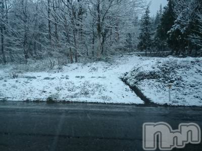 長岡デリヘル 人妻楼　長岡店(ヒトヅマロウ　ナガオカテン) なな(43)の4月9日写メブログ「雪が降ってて」