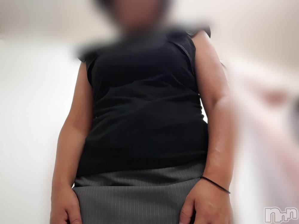 上越人妻デリヘルらぶ妻　～新潟の人妻が集う店～(ラブツマ) 【お得妻】渡辺かな★即尺◎(49)の10月3日写メブログ「本日も…出勤します🙇🏻‍♀️⸒⸒💦」