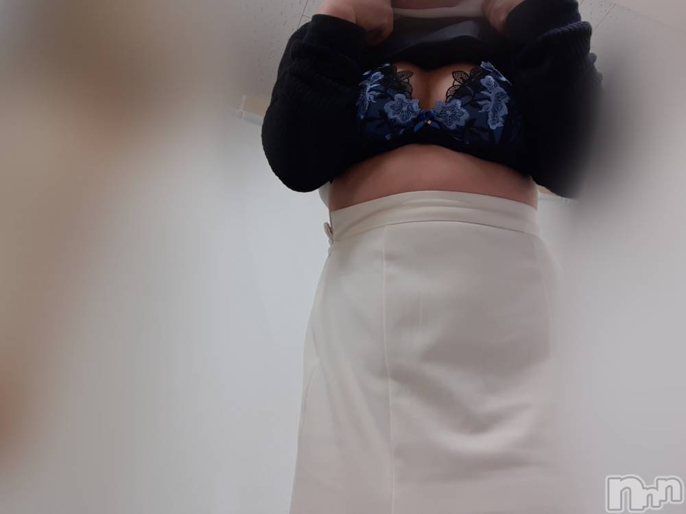 上越人妻デリヘルらぶ妻　～新潟の人妻が集う店～(ラブツマ) 【お得妻】渡辺かな★即尺◎(49)の11月8日写メブログ「色々考えると…訳分かんなくなる💦💦」