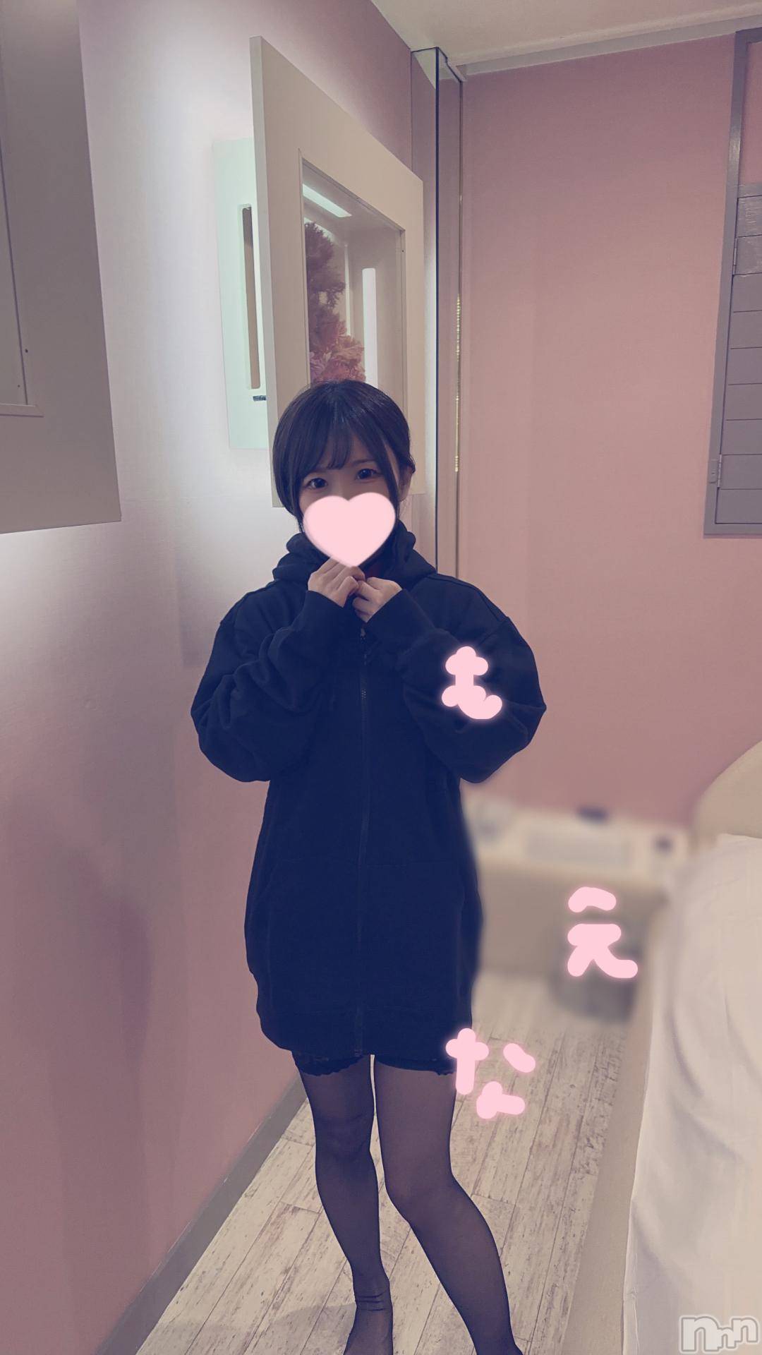 新潟デリヘルMinx(ミンクス)萌奈(28)の2024年10月29日写メブログ「パーカーの中身・・・気になる？」