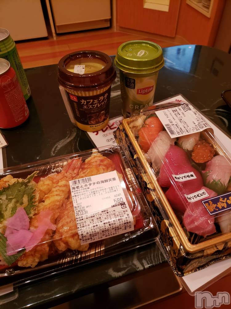 新潟デリヘル奥様特急 新潟店(オクサマトッキュウニイガタテン) ゆかり(29)の12月30日写メブログ「ティファニー」
