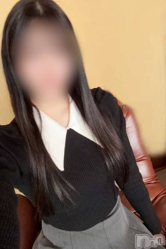 長岡デリヘル(ナガオカシソウゴウデリヘルカラー)の2025年5月13日お店速報「本日初出勤13時半～！新人れなちゃん♪」