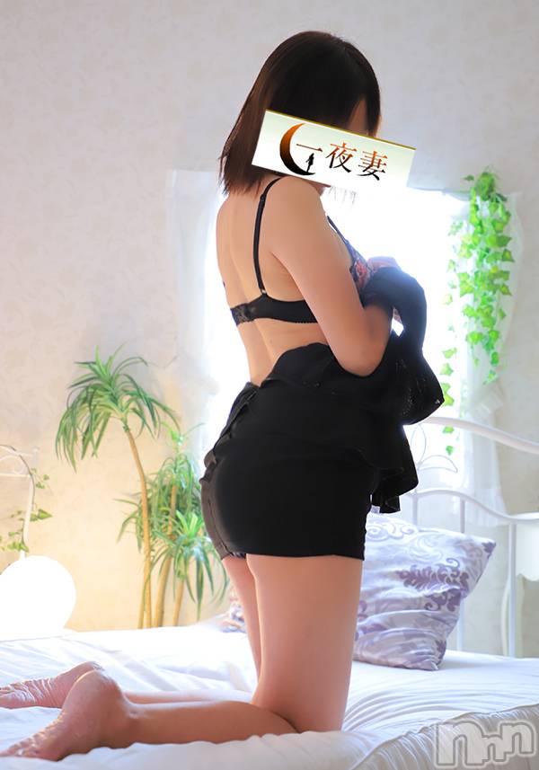 新潟人妻デリヘル(イチヤヅマ)の2021年3月10日お店速報「60分10000円からご案内可能！清楚な人妻とリーズナブルに夢の時間を。」