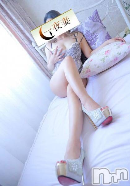 新潟人妻デリヘル(イチヤヅマ)の2022年10月31日お店速報「大人気れいな奥様出勤中！予約受付中♪お見逃しなく！！」