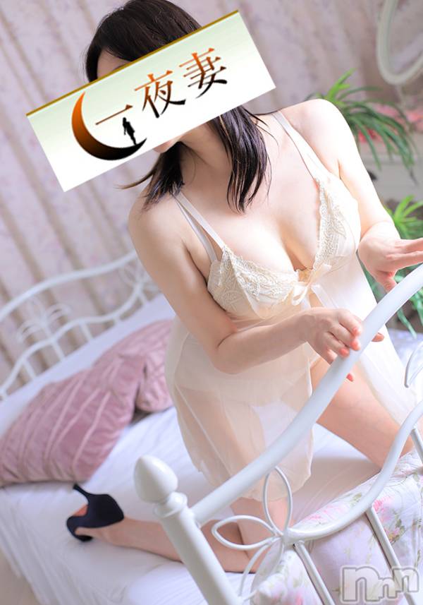 新潟人妻デリヘル(イチヤヅマ)の2023年7月7日お店速報「セクシー女が性をだす・・ 淫らで危険なアバンチュールをご堪能♪」