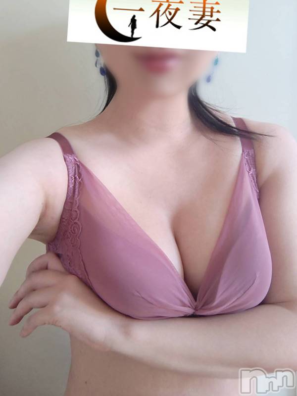 新潟人妻デリヘル(イチヤヅマ)の2025年1月17日お店速報「昼間から秘密のプレイ！セックスレスで欲求不満な人妻は 男よりも肉食系！！」