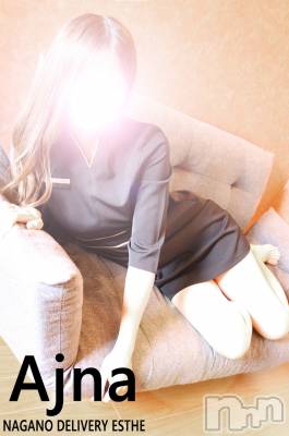 朝比奈   みな(27) 身長157cm、スリーサイズB84(B).W56.H83。 salon Ajna在籍。