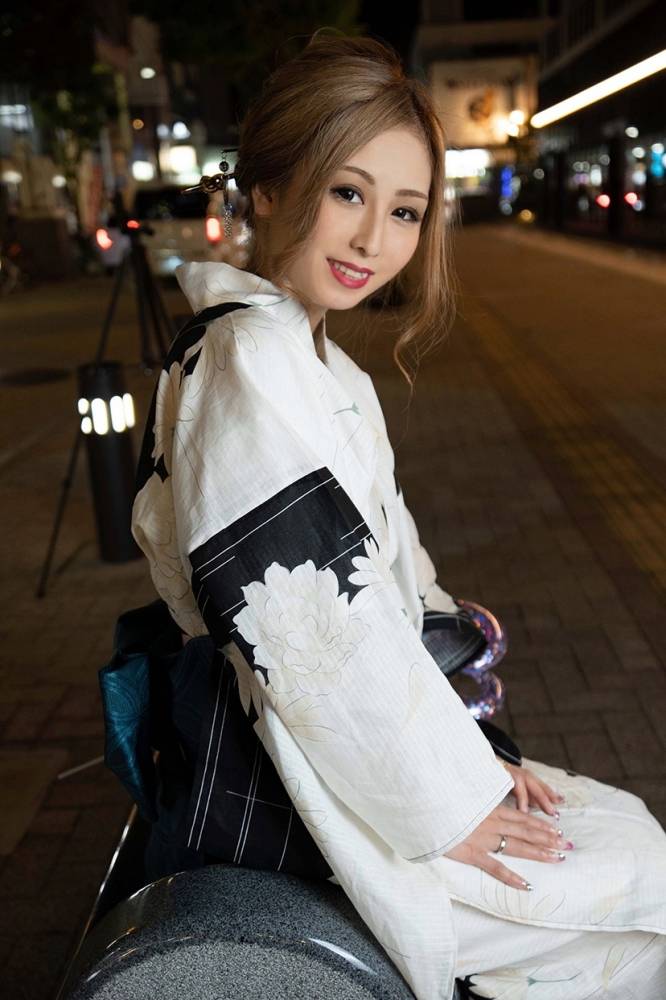 �Υ��С������륰��ӥ� Club Honey .() 2����