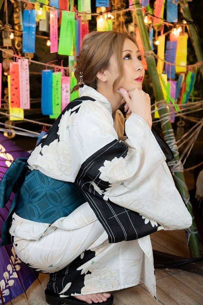 �Υ��С������륰��ӥ� Club Honey .() 4����