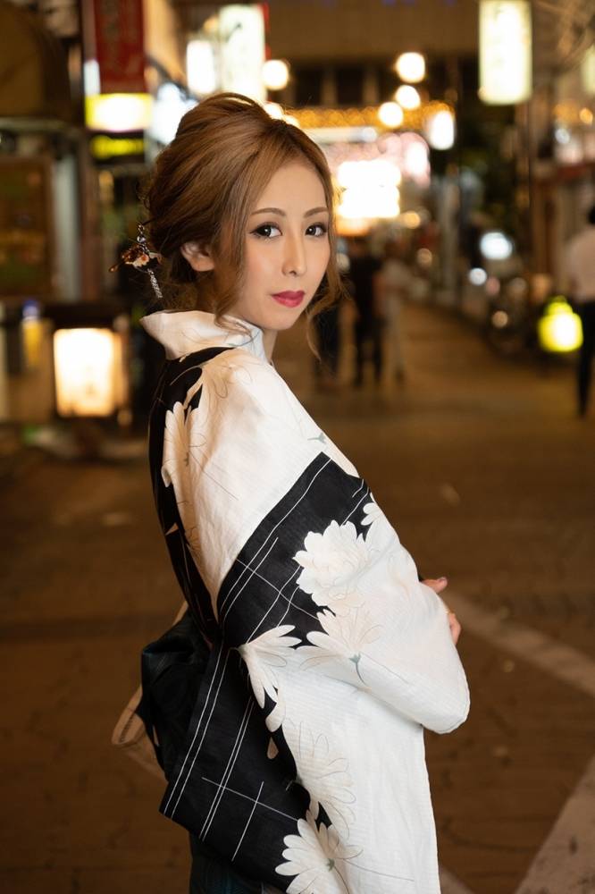 �Υ��С������륰��ӥ� Club Honey .() 9����