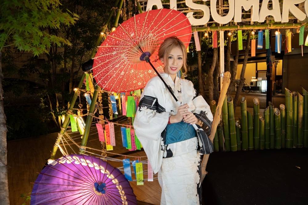 �Υ��С������륰��ӥ� Club Honey .() 11����