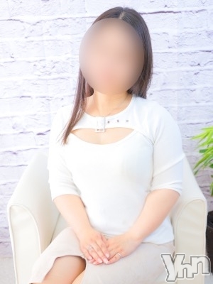えみり(33) 身長151cm、スリーサイズB95(F).W60.H89。甲府人妻デリヘル 若妻専門デリヘル／山梨人妻(ワカヅマセンモンデリヘル／ヤマナシヒトヅマ)在籍。