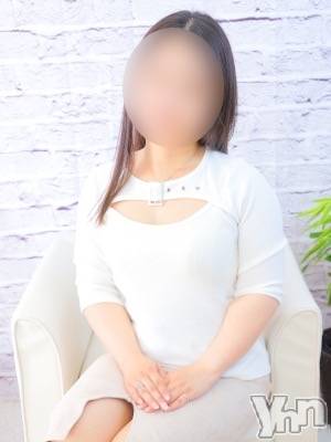 えみり(33) 身長151cm、スリーサイズB95(F).W60.H89。甲府人妻デリヘル 若妻専門デリヘル／山梨人妻(ワカヅマセンモンデリヘル／ヤマナシヒトヅマ)在籍。
