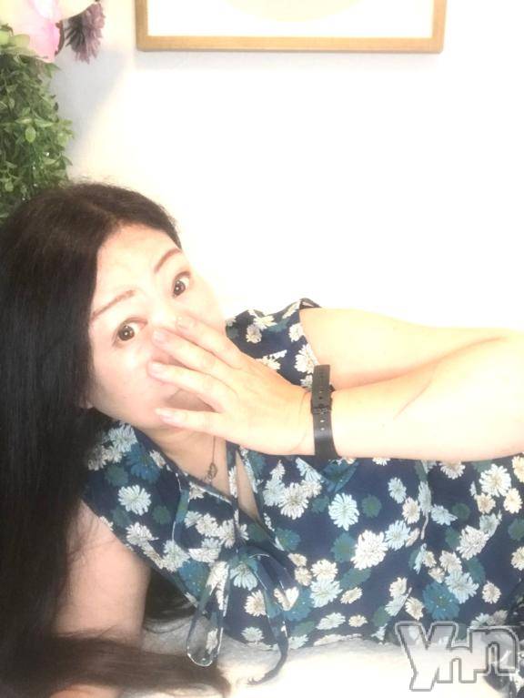 甲府デリヘル甲府人妻城(コウフヒトヅマジョウ)かおる(45)の2025年10月30日写メブログ「🍀明日から三連休まで出勤します🍀」