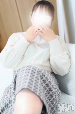 ななみ(26) 身長160cm、スリーサイズB95(D).W60.H88。甲府人妻デリヘル 甲府人妻城(コウフヒトヅマジョウ)在籍。